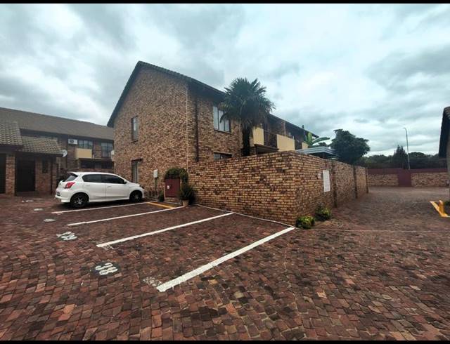 3 BEDROOM APARTMENT FOR SALE IN ZWARTKOP